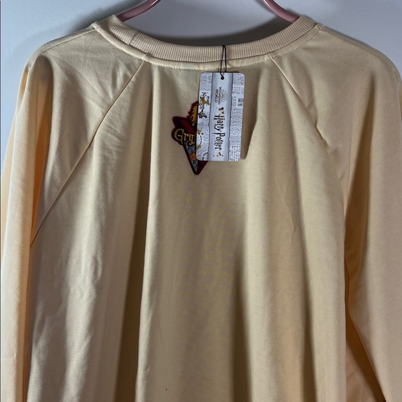 Gryffindor Cream Shirt Men Size 4XL Harry Potter
Graphic New With Tag - Picture 7 of 9